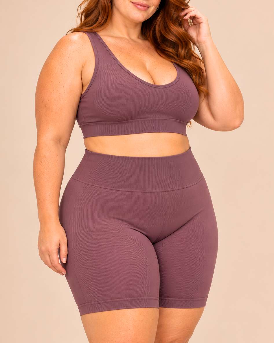 Conjunto fitness roxo com top e bermuda