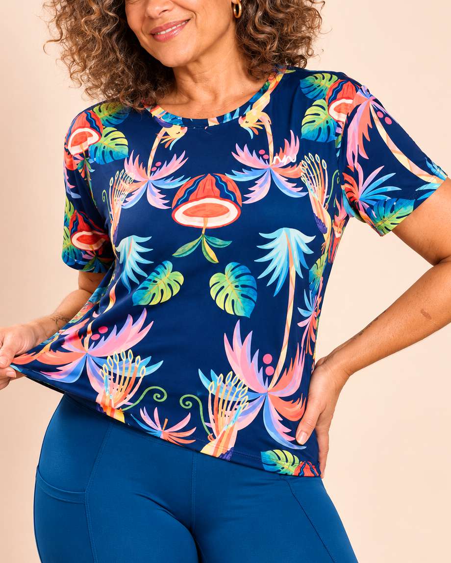 Camiseta esportiva estampada e legging azul