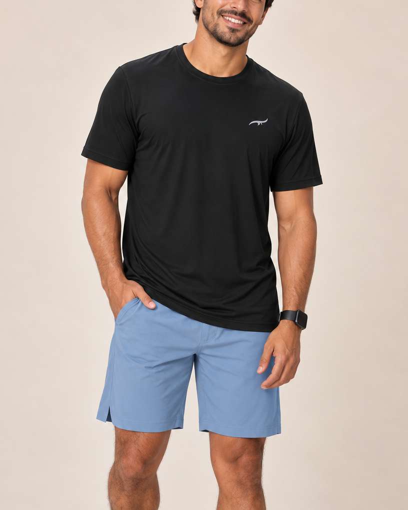 Camiseta esportiva masculina preta e short azul