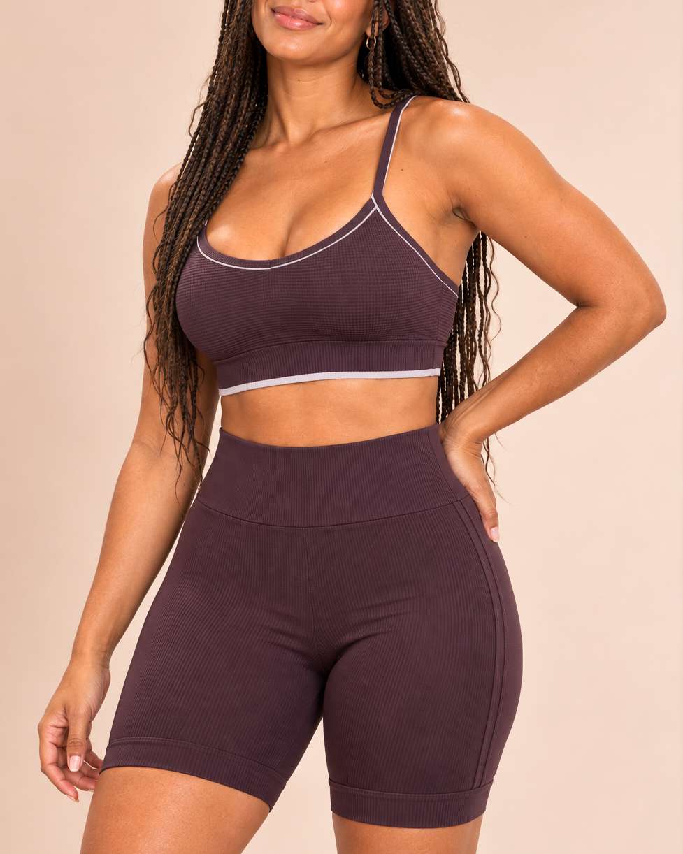 Conjunto fitness vinho com top e short